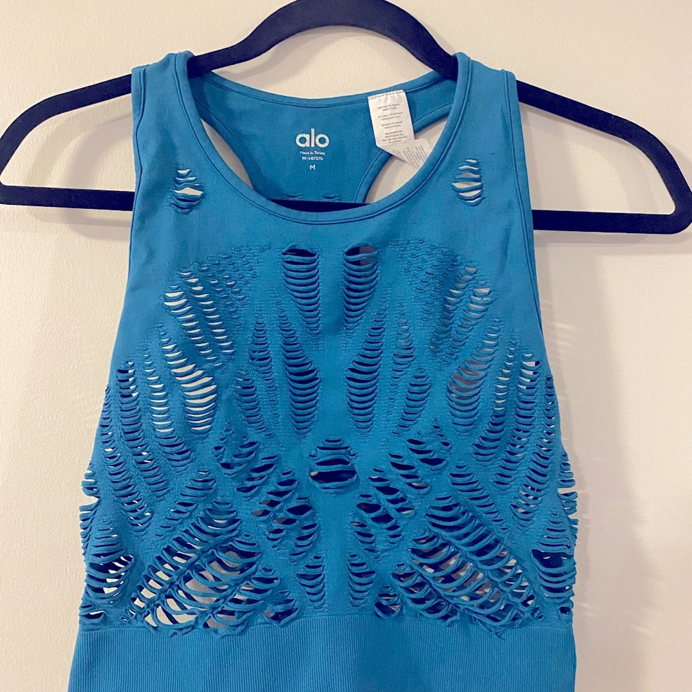 Fun teal blue workout crop by Alo yoga